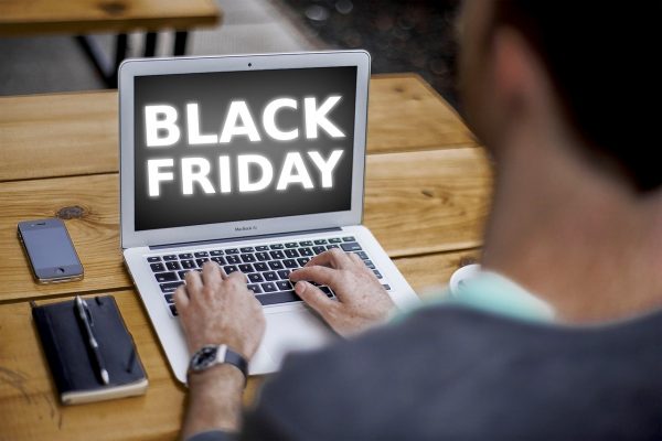 Black Friday: Έκρηξη ψεύτικων