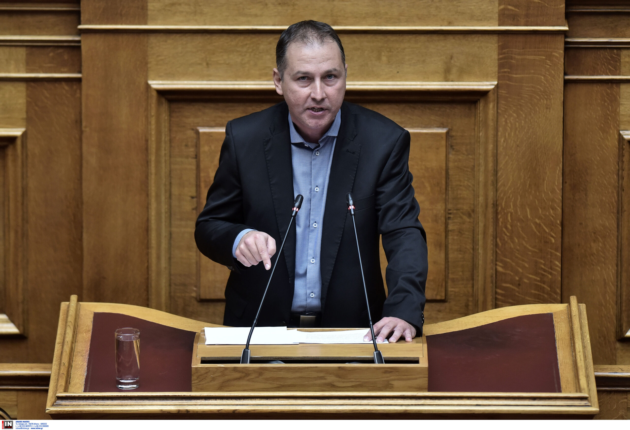 Στη Βουλή η εγκατάσταση