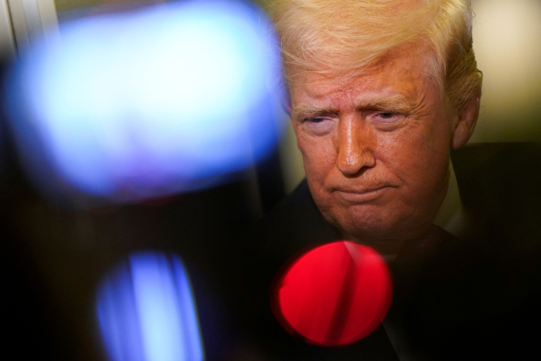 WSJ: Στρατιωτική επιχείρηση για αρπαγή του ουρανίου από το Ιράν εξετάζει ο Τραμπ