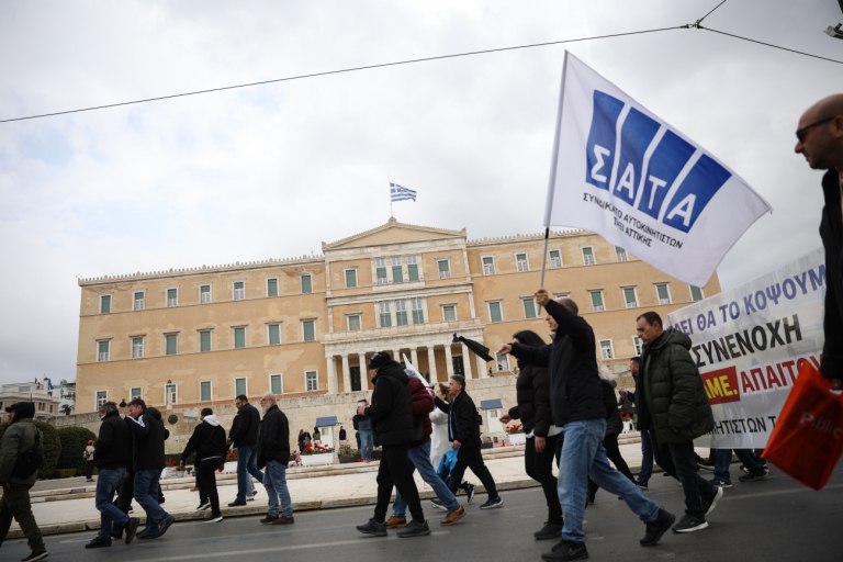 Βουλή: Άγρια επίθεση Λυμπερόπουλου σε Κυρανάκη για τα ταξί  Εφαρμόζει χουντικές απόψεις στον κλάδο μου