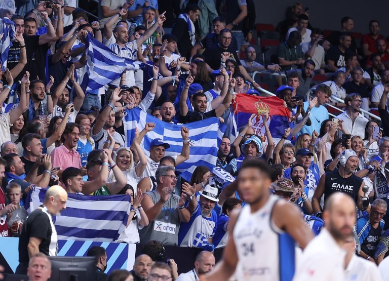 Η μάχη της κερκίδας στο