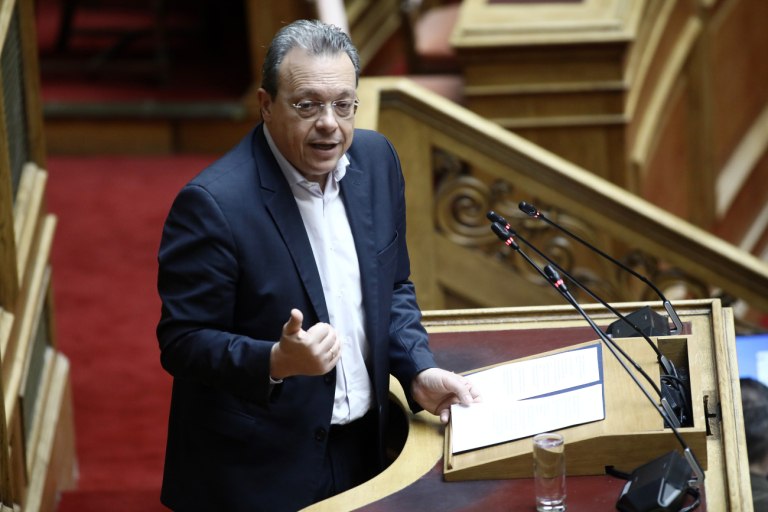 Φάμελλος: Στηρίζουμε τα