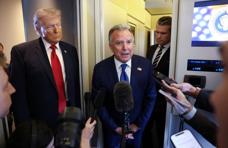 Προσπάθεια να ανοίξει