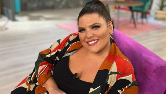 Δανάη Μπάρκα: Ποζάρει γυμνή