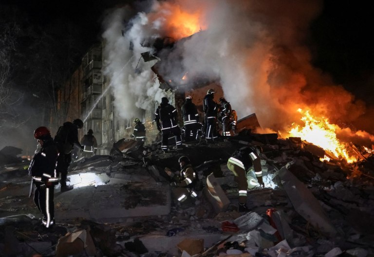 Η Ρωσία εκτόξευσε ομοβροντία πυραύλων και drones στην Ουκρανία  Τουλάχιστον 7 νεκροί