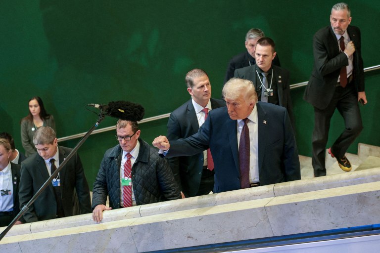 Πυρ και μανία ο Τραμπ κατά