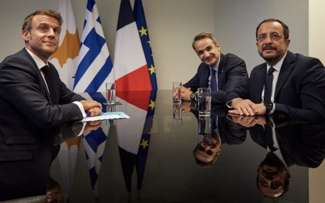 Τι σηματοδοτεί η ξαφνική επίσκεψη Μητσοτάκη-Μακρόν στην Κύπρο