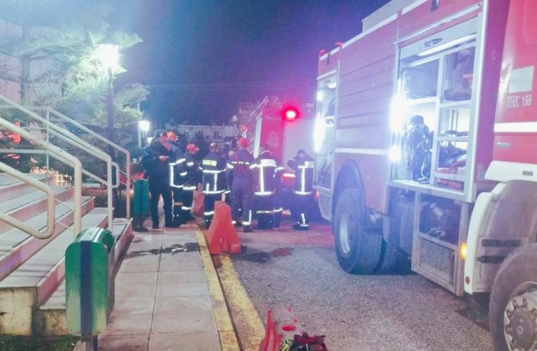 Μεσολόγγι: Υπό έλεγχο η φωτιά στο νοσοκομείο  Μεταφέρθηκαν σε ασφαλή σημεία περίπου 30 άτομα