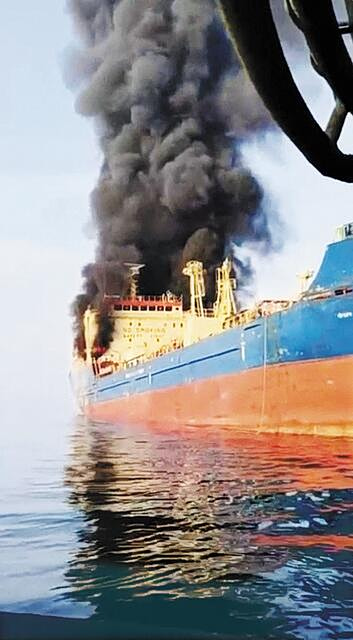 Τρεις Ταϊλανδοί ναυτικοί αγνοούνται στο μηχανοστάσιο πλοίου που δέχθηκε επίθεση από το Ιράν