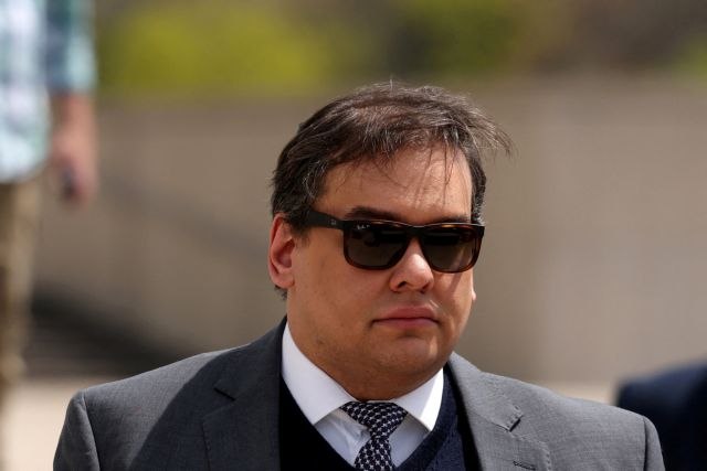 Ο Τραμπ αποφυλάκισε τον απατεώνα πρώην βουλευτή των Ρεπουμπλικάνων Σάντος