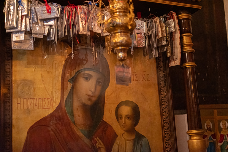 Ποιοι γιορτάζουν σήμερα 24 Απριλίου 