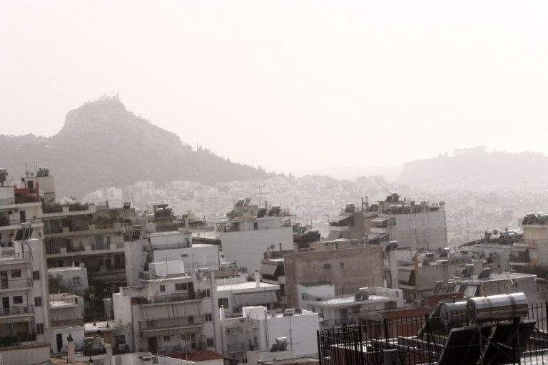 Με βροχές και σκόνη σήμερα ο καιρός  Μικρή πτώση της θερμοκρασίας