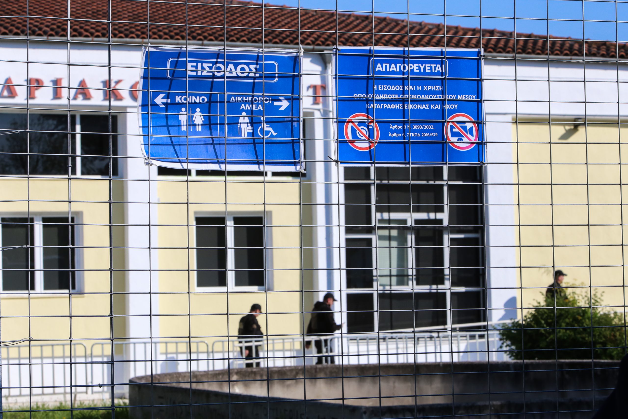 Συνεχίζεται η δίκη για τα Τέμπη  Αντιδράσεις συγγενών και συνηγόρων για τη στάση του Δημοσίου