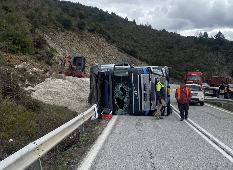 Τροχαίο με ανατροπή