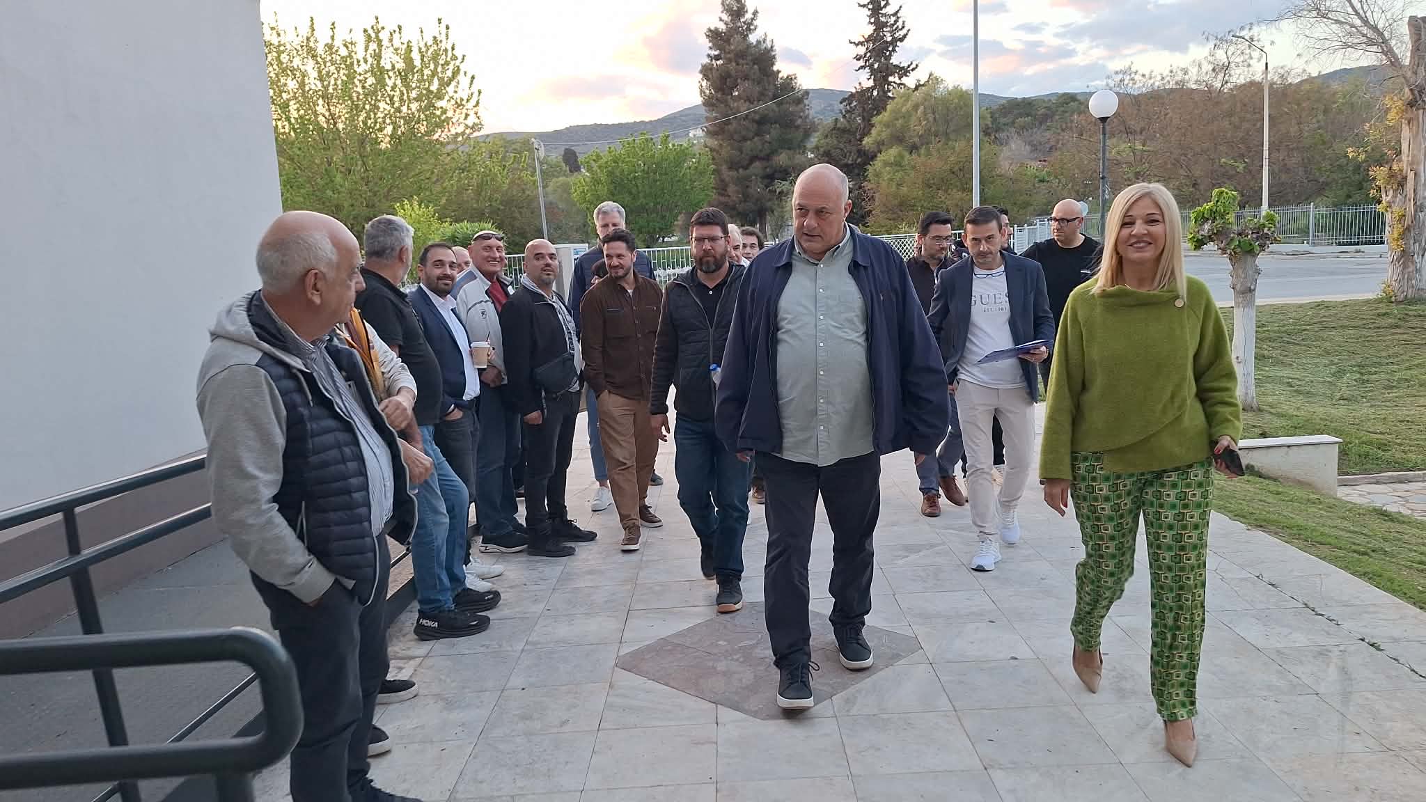 Εγκατάλειψη στη Νέα Αγχίαλο: Αδέσποτα, αποχέτευση και βασικές ελλείψεις στην καθημερινότητα