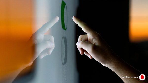 Vodafone: Ψηφιακό χάσμα 1,3 τρισ.