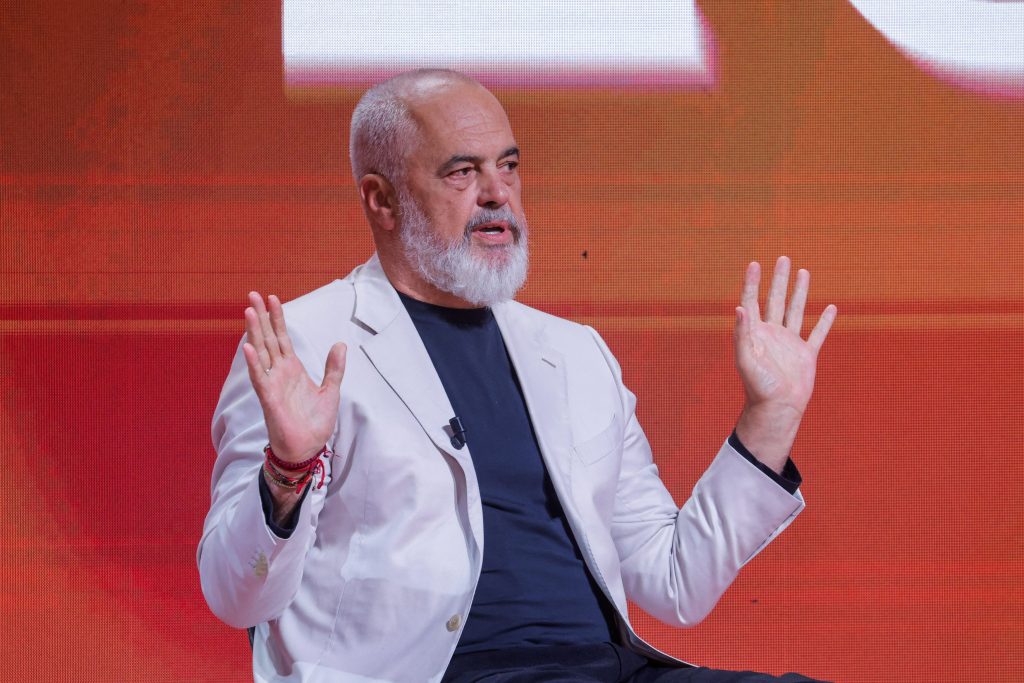 Η πρώτη AI υπουργός: Η