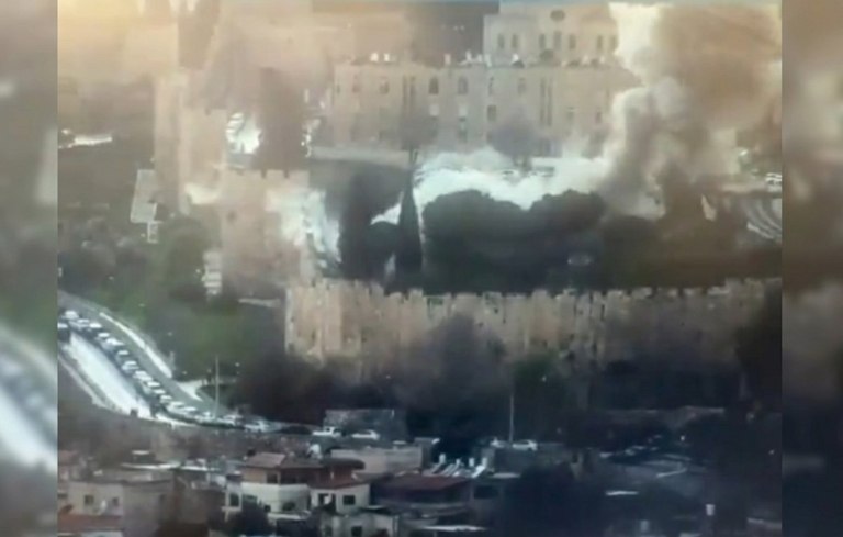 Η στιγμή του ιρανικού πλήγματος στην Παλιά Πόλη της Ιερουσαλήμ (βίντεο)