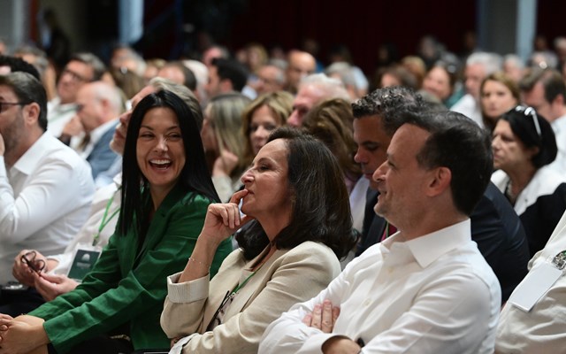 ΠΑΣΟΚ: Αυτογκόλ με τις