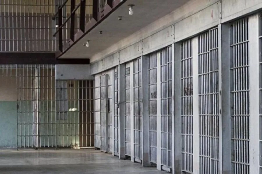 Στοιβαγμένοι κρατούμενοι και κοριοί στις φυλακές της Κρήτης  Κόλαφος η έκθεση Επιτροπής