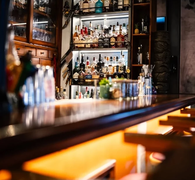 Βόλος: Τρία ελληνικά bars