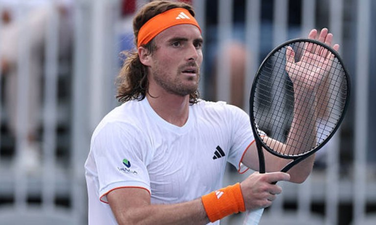 Εξαιρετικός Τσιτσιπάς νίκησε τον Ντε Μινόρ και προκρίθηκε στον τρίτο γύρο του Miami Open