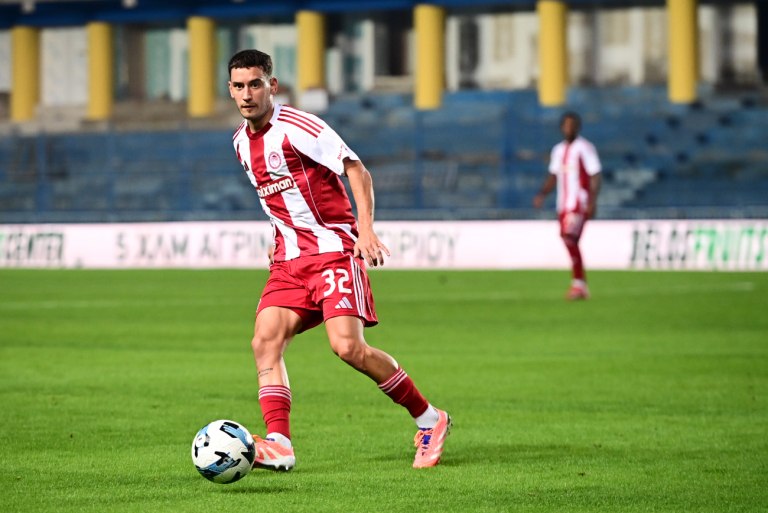 Ο Έσε δίπλα σε Τζολάκη Ελ