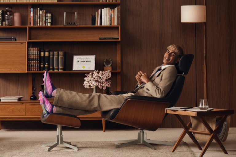 Ο Γιαμάλ παρουσιάζει τα