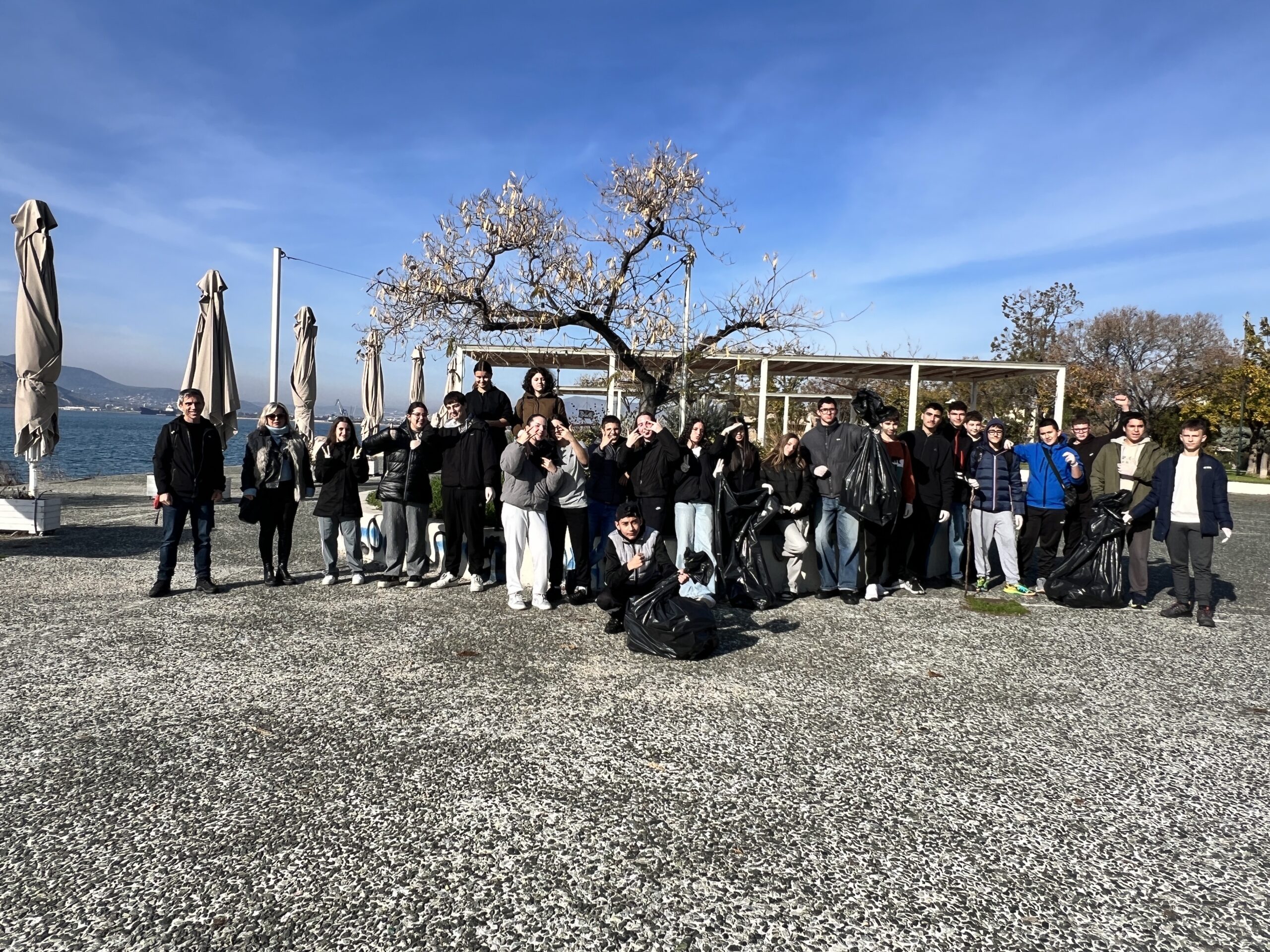 Μαθητές καθάρισαν την ακτή