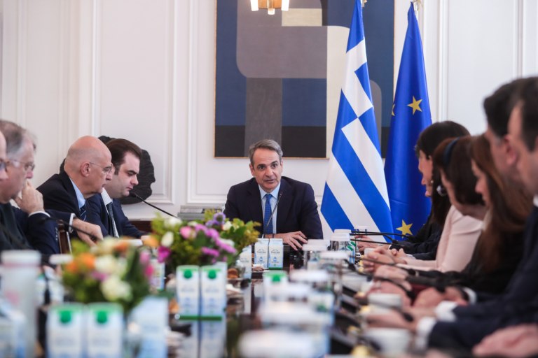 Μόλις 40 ευρώ η αύξηση στον κατώτατο μισθό  Σταγόνα στον ωκεανό απέναντι στο τσουνάμι ακρίβειας