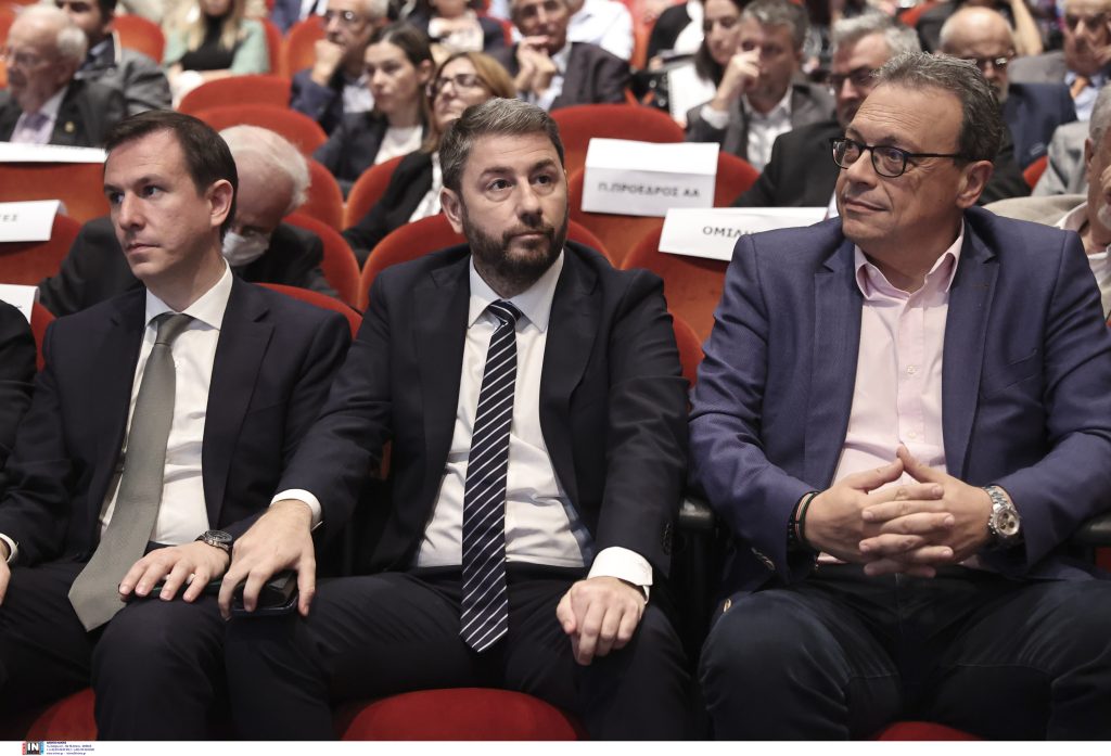 Οι κολλημένες βελόνες της Κεντροαριστεράς