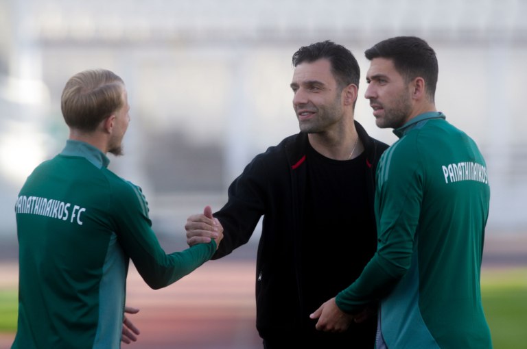 Αποχωρεί από τον