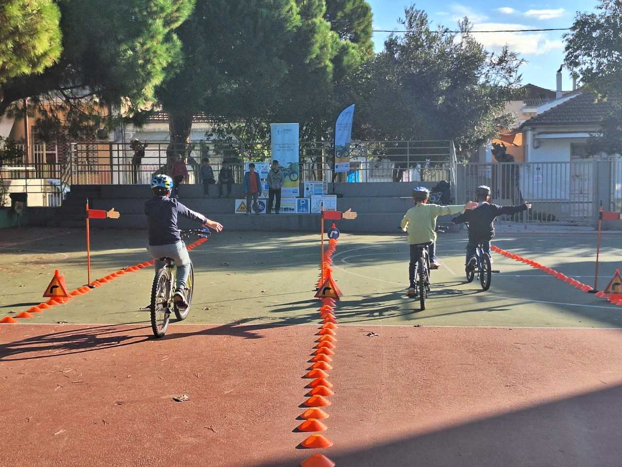 Ποδηλατώντας ΑΣΦΑΛΩΣ με το