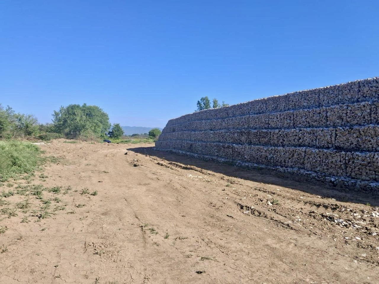 Προχωρούν τα έργα οριστικής αποκατάστασης αναχωμάτων σε Κουλούρι και Φαλάνη