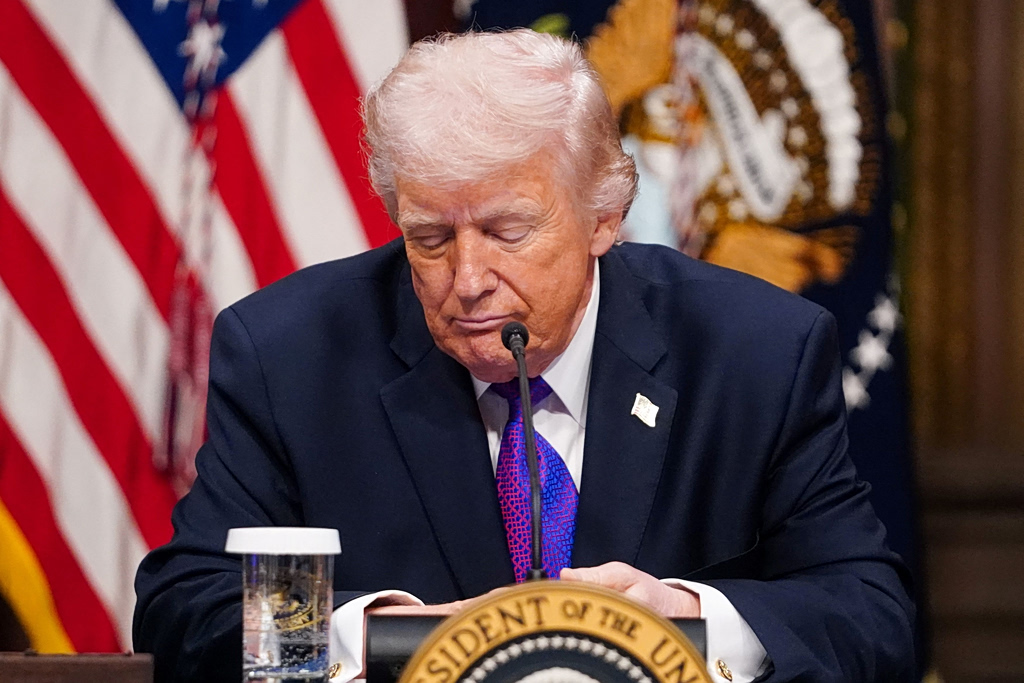 Ντόναλντ Τραμπ: Όποιος θέλει να γίνει ηγέτης του Ιράν, καταλήγει νεκρός