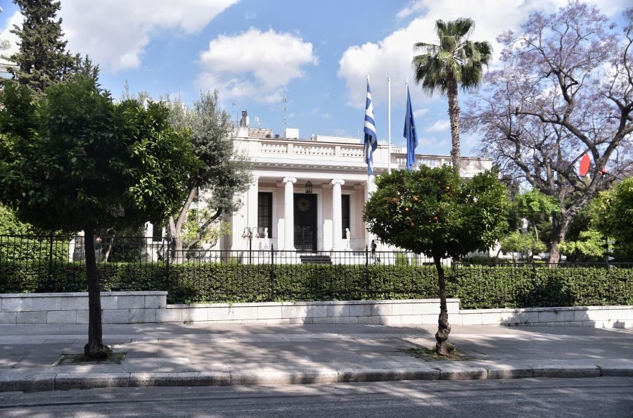 Στα άδυτα του Μαξίμου: Η ΝΔ βλέπει άνοδο, αλλά φοβάται τον λογαριασμό της επόμενης μέρας