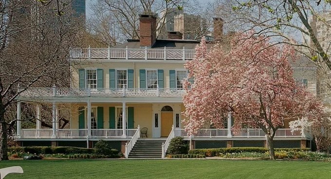 Ο Μαμντάνι μετακομίζει από