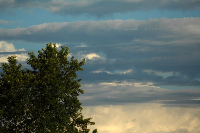 Καιρός: Τοπικές βροχές και