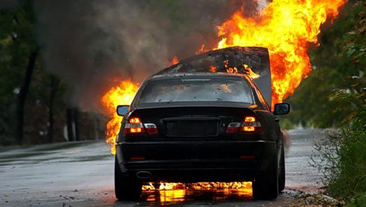 Φωτιά σε όχημα στη λεωφόρο