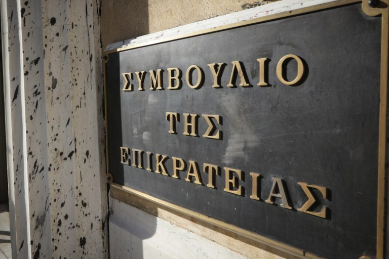 Στην έδρα του επιστρέφει το