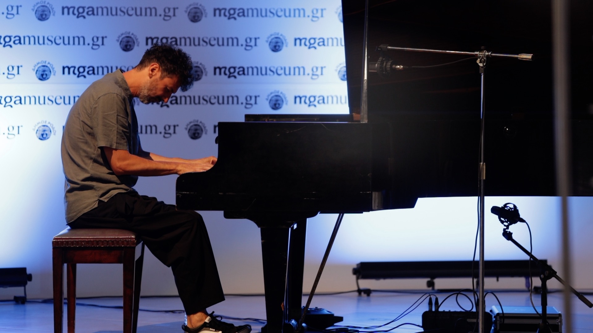 For Armando with Love: Ένα βράδυ