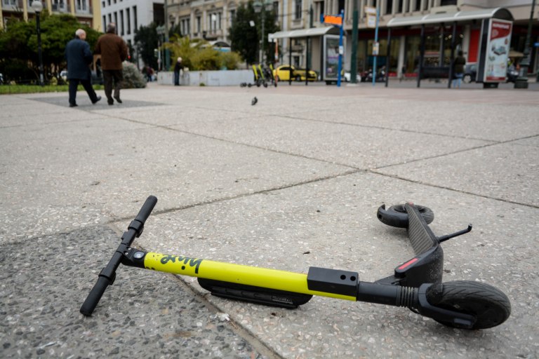 Κέρκυρα: Βγαίνει από τη Μεθ ο 14χρονος που τραυματίστηκε με πατίνι: Αν δεν φόραγε κράνος δε θα ζούσε, λέει ο πατέρας του