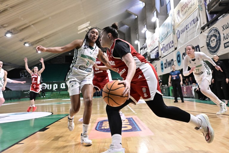 Επίθεση στην ομάδα μπάσκετ γυναικών του Ολυμπιακού μετά το ντέρμπι με τον Παναθηναϊκό (vids)