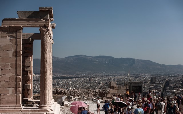 Τουρισμός: Ο πρώτος μήνας