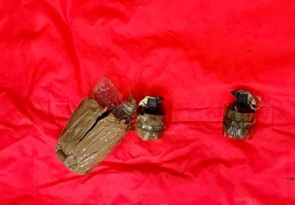 Ναρκωτικά, όπλα, κλοπές  15 φορές είχε συλληφθεί ο 48χρονος που απειλούσε με χειροβομβίδες έξω από τη ΓΑΔΑ