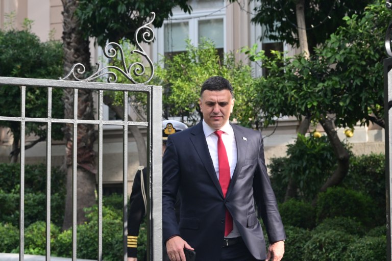 Κικίλιας: Προτροπή στους υπευθύνους να βρουν τρόπο να λυθεί το πρόβλημα με την αίθουσα στη δίκη των Τεμπών