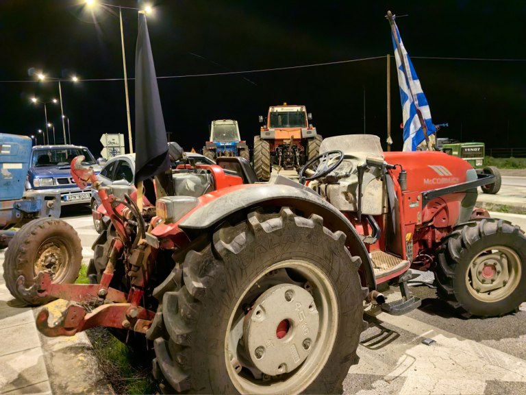 Ακριβοί στα πίτουρα, φτηνοί στο αλεύρι: Κακουργήματα στα μπλόκα, πλημμελήματα στις υποκλοπές