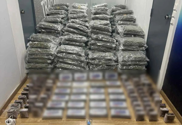 Εξαρθρώθηκε κύκλωμα που διακινούσε μεγάλες ποσότητες κοκαΐνης και κάνναβης  Κατασχέθηκαν ναρκωτικά αξίας 2,5 εκατ. ευρώ