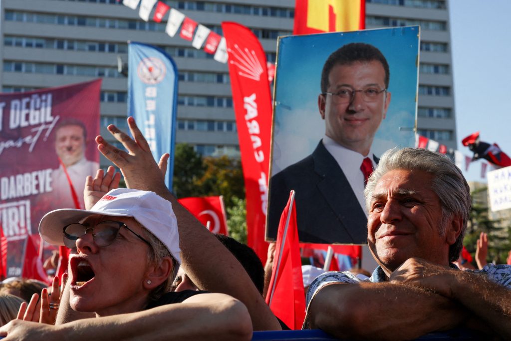 Economist: Η δημοκρατία στην