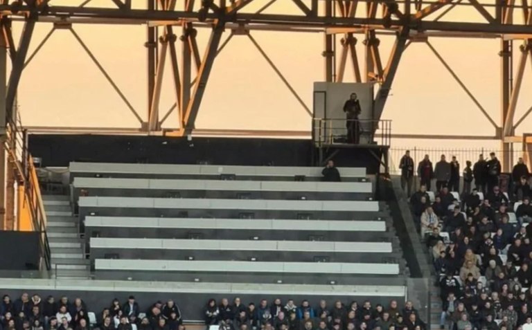 Ποινική δίωξη στους 8